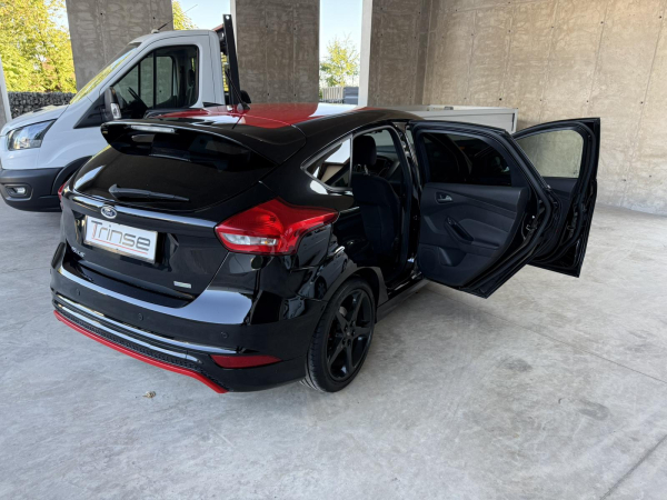 Ford Focus ST-Line Red Black